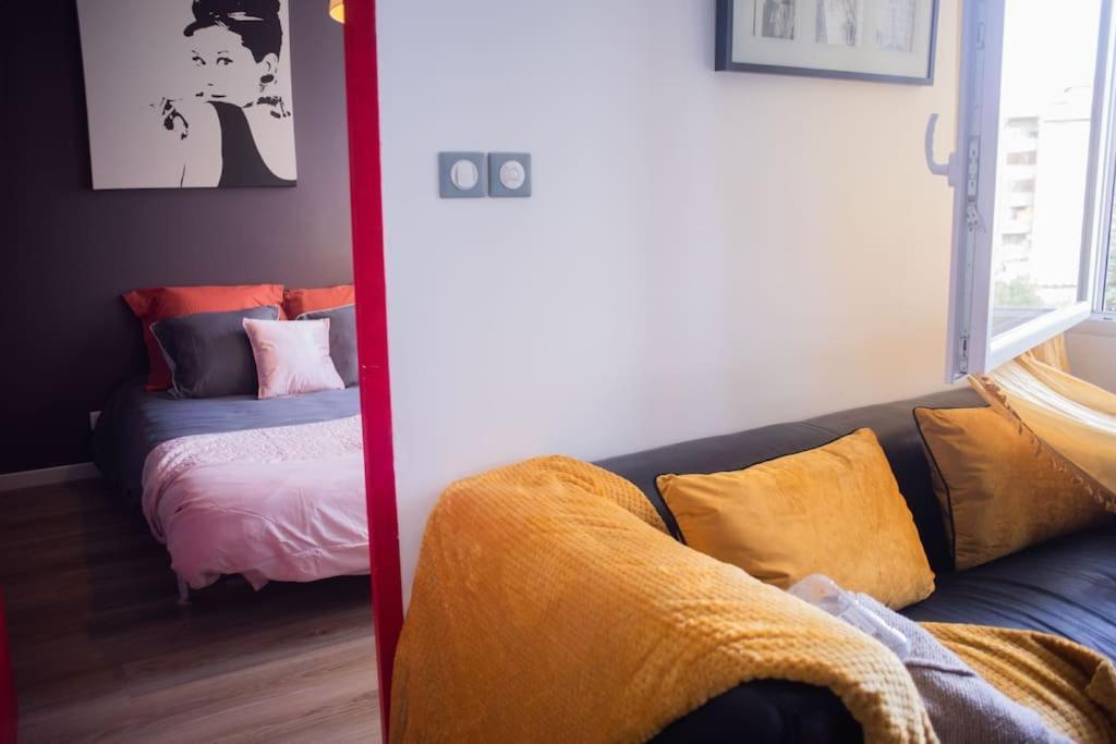T2 Cosy & Moderne Avec Parking Prive Gratuit A Villeurbanne Zewnętrze zdjęcie